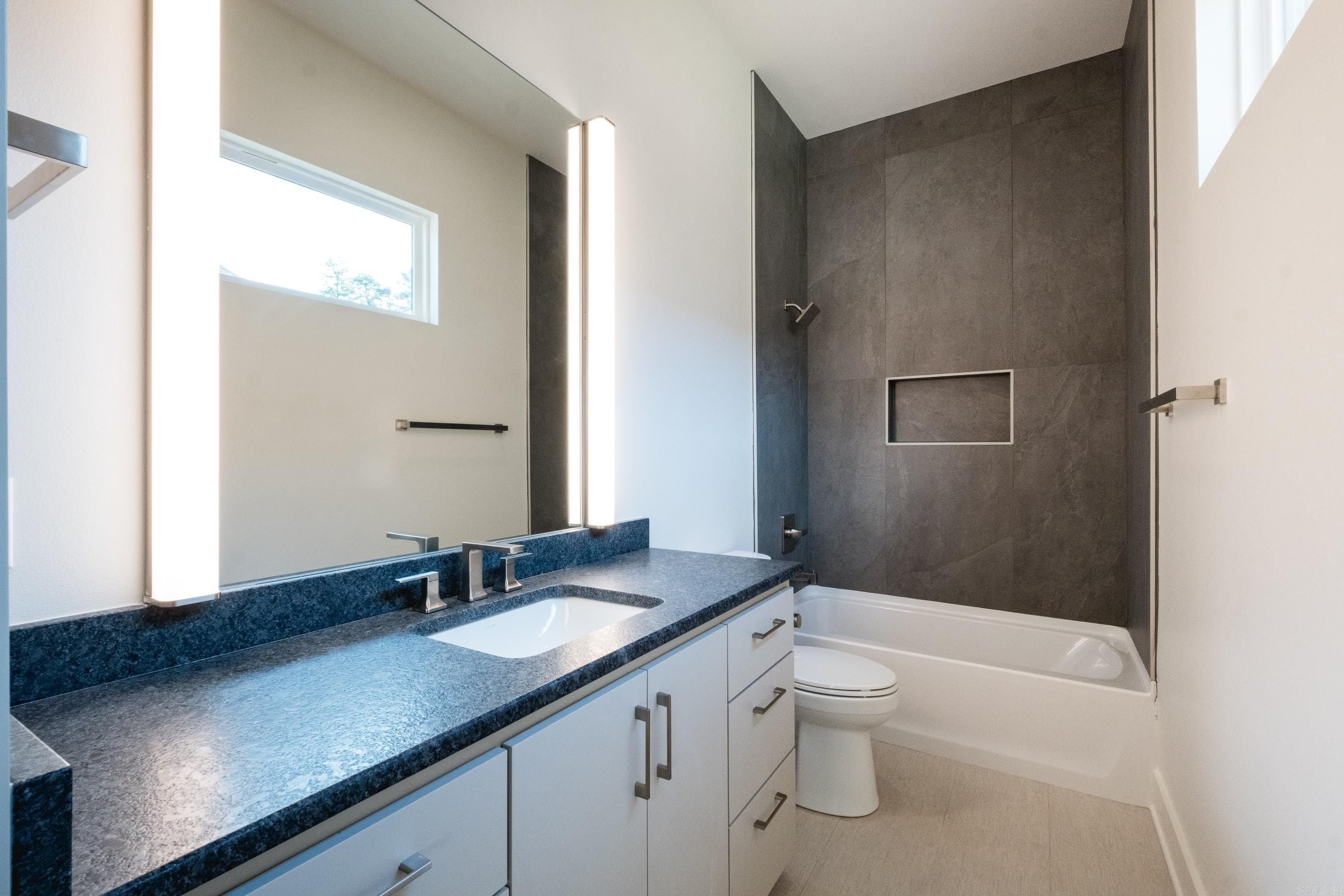 220 Abington Circle. Little Rock, AR 72223