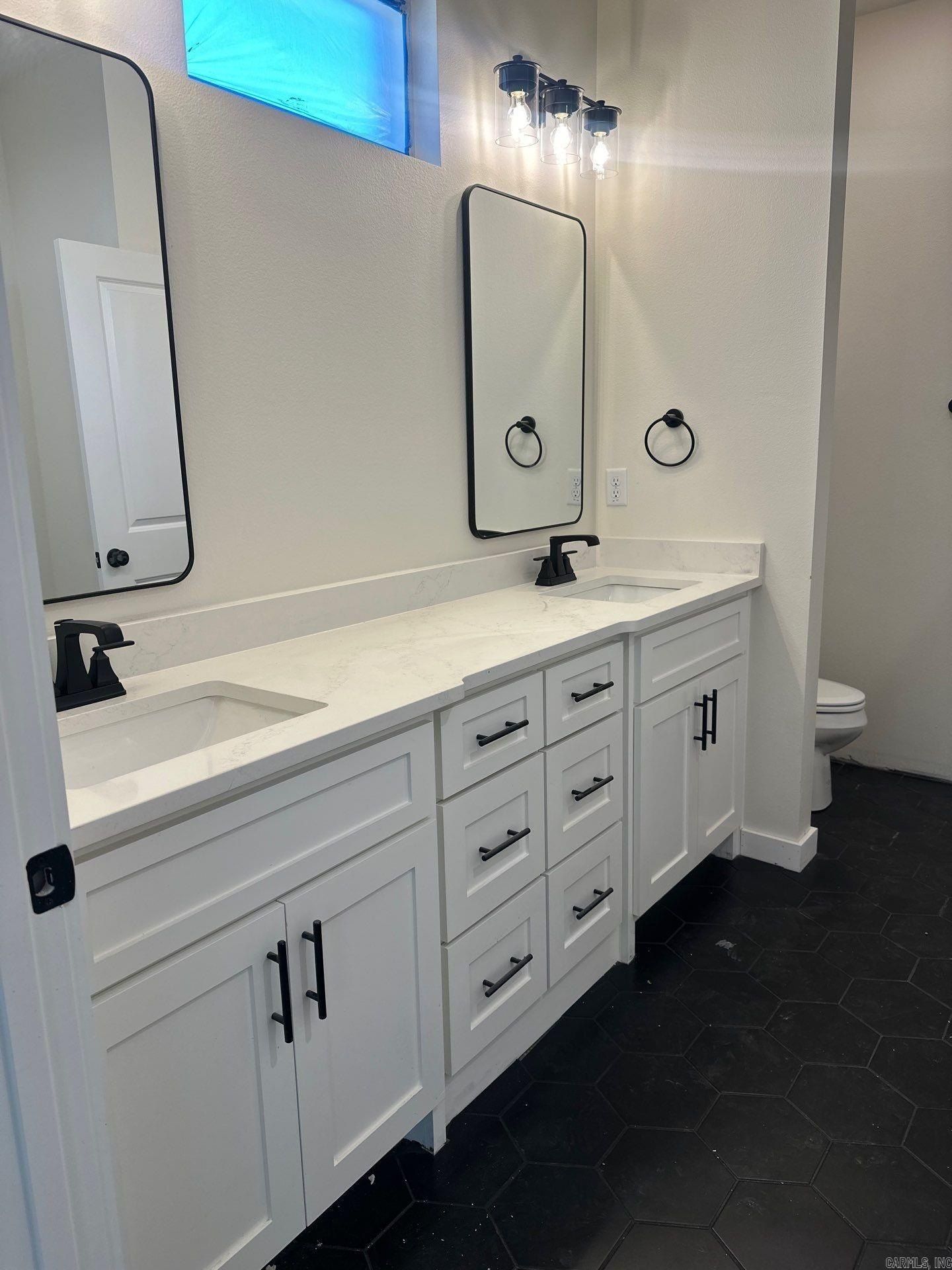 1108 Grand Teton. Benton, AR 72019