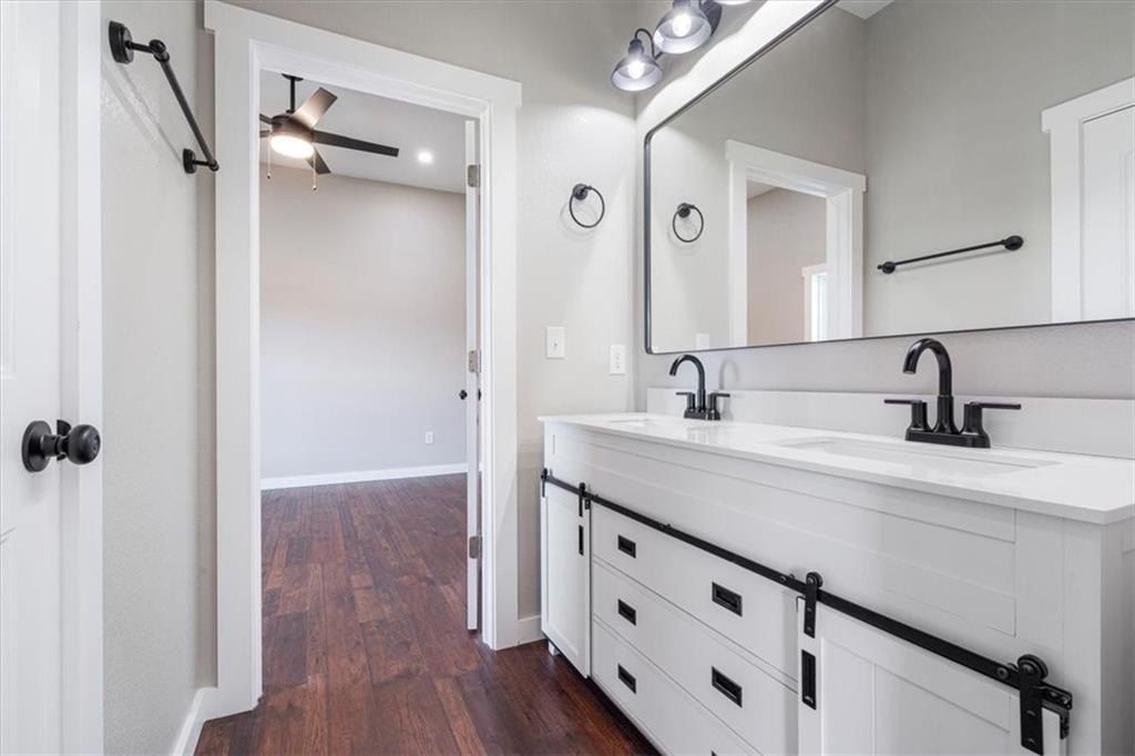 22372 North  Rd. Summers, AR 72769