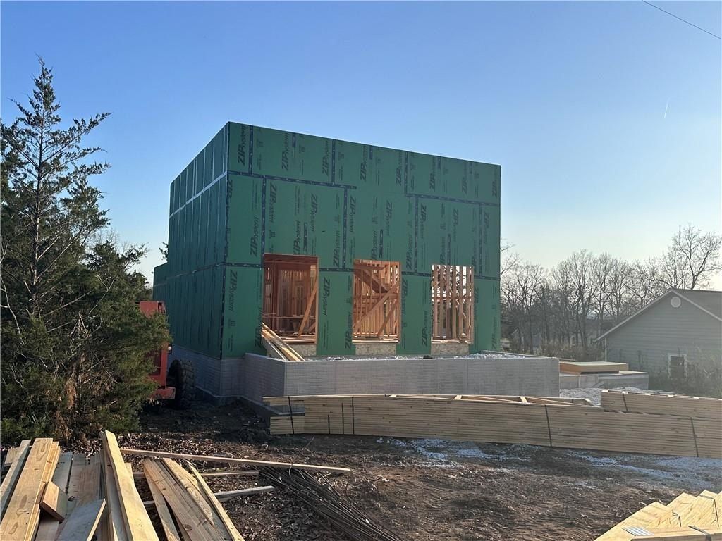 250 Crown Road. Diamond City, AR 72630