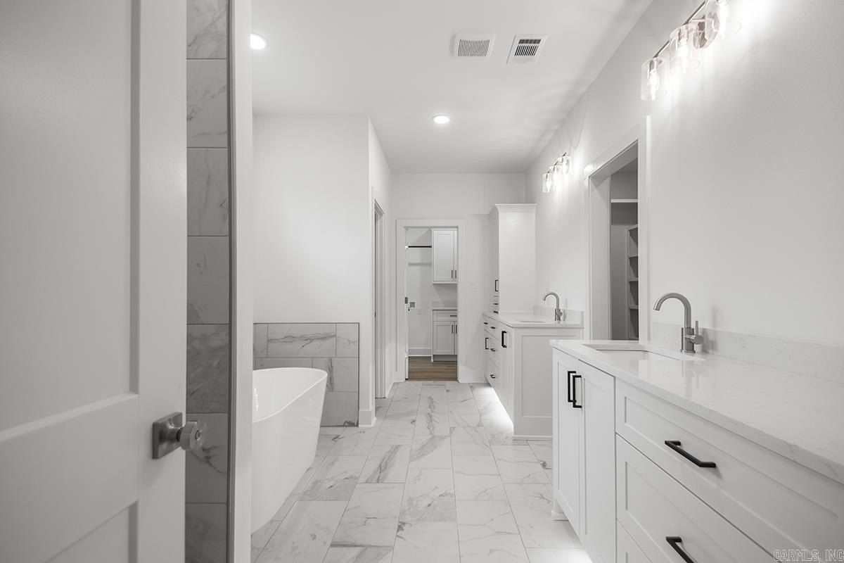 107 Sawgrass Drive. Benton, AR 72015