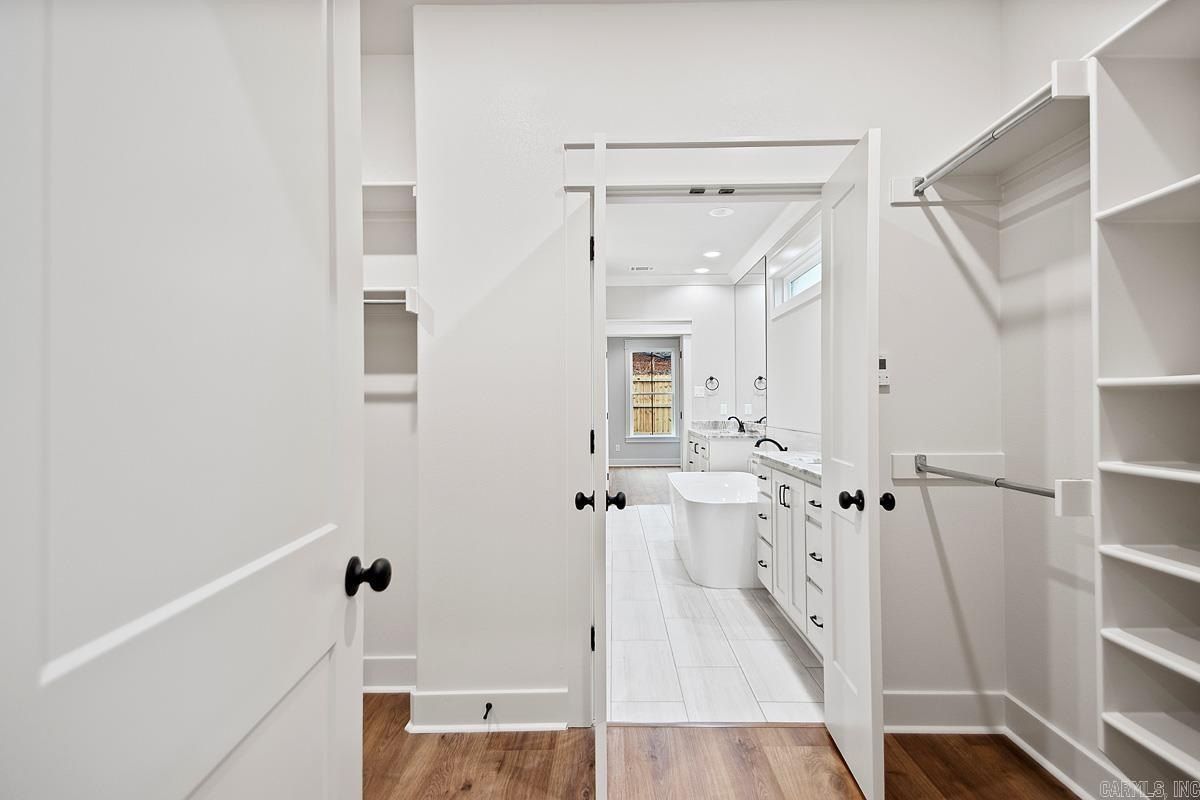 557 Valley Oak Drive. Sherwood, AR 72120