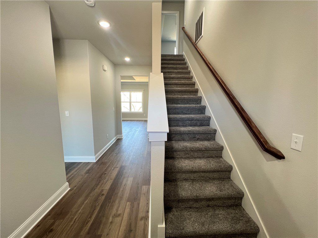 227 Tonya Loop. Huntsville, AR 72740