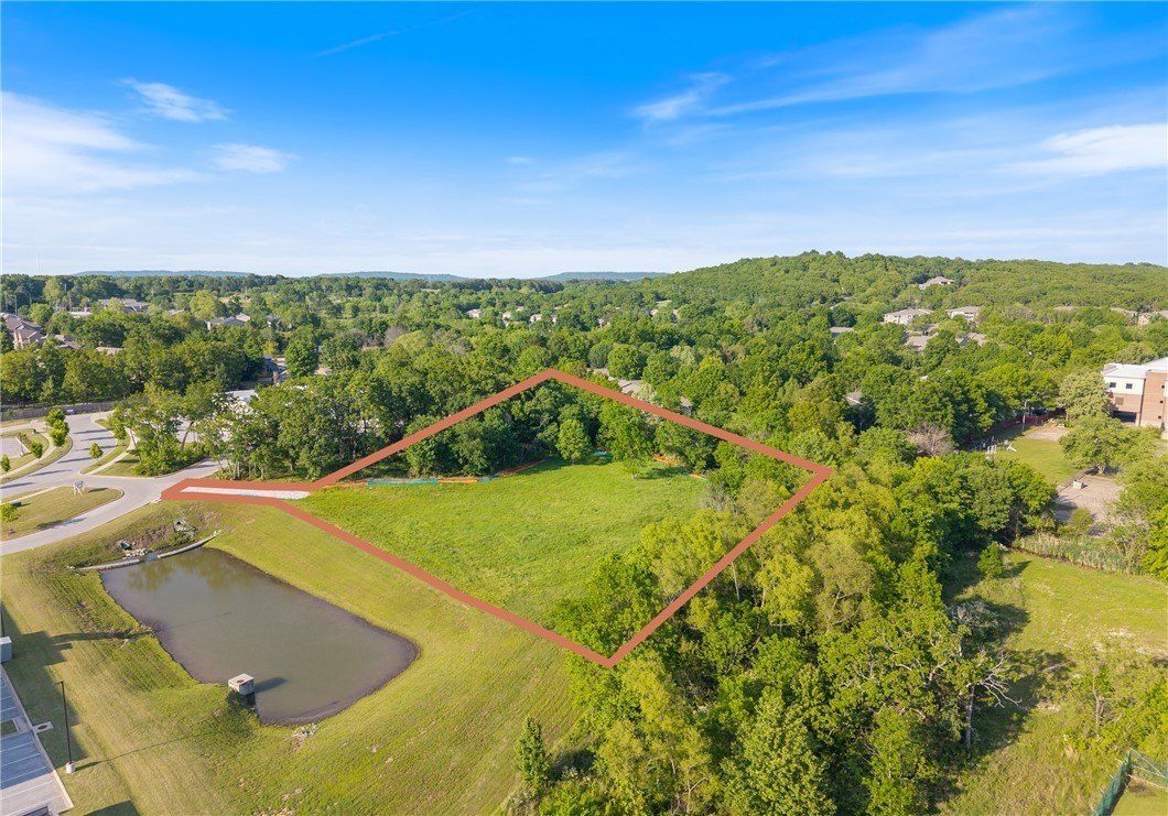 1615 E Stearns Street. Fayetteville, AR 72703