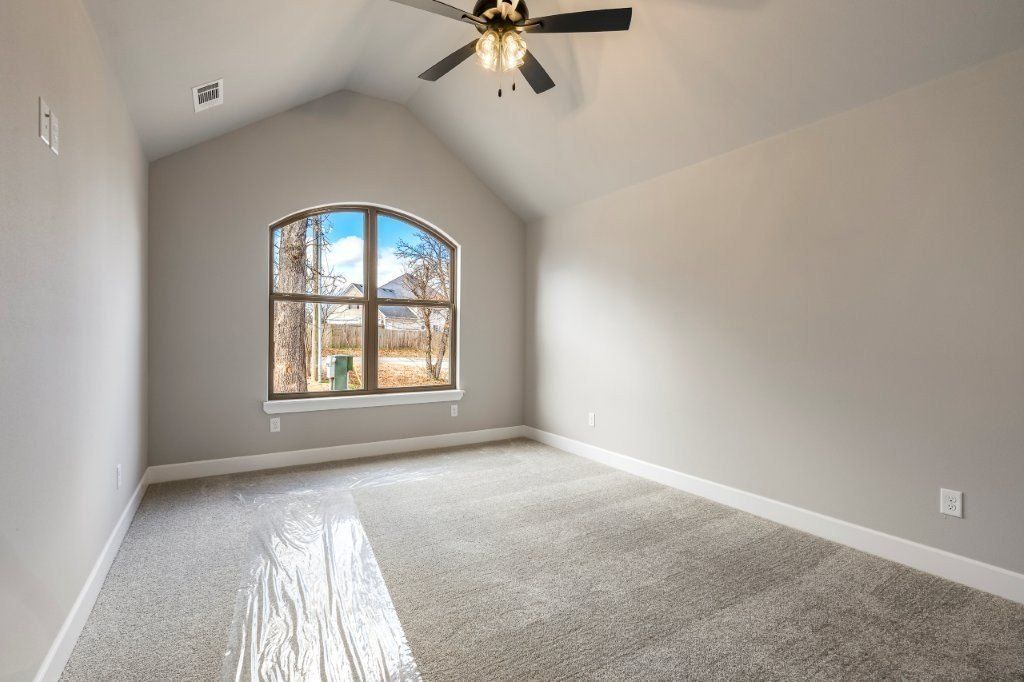 16 Smart Lane. Bella Vista, AR 72715