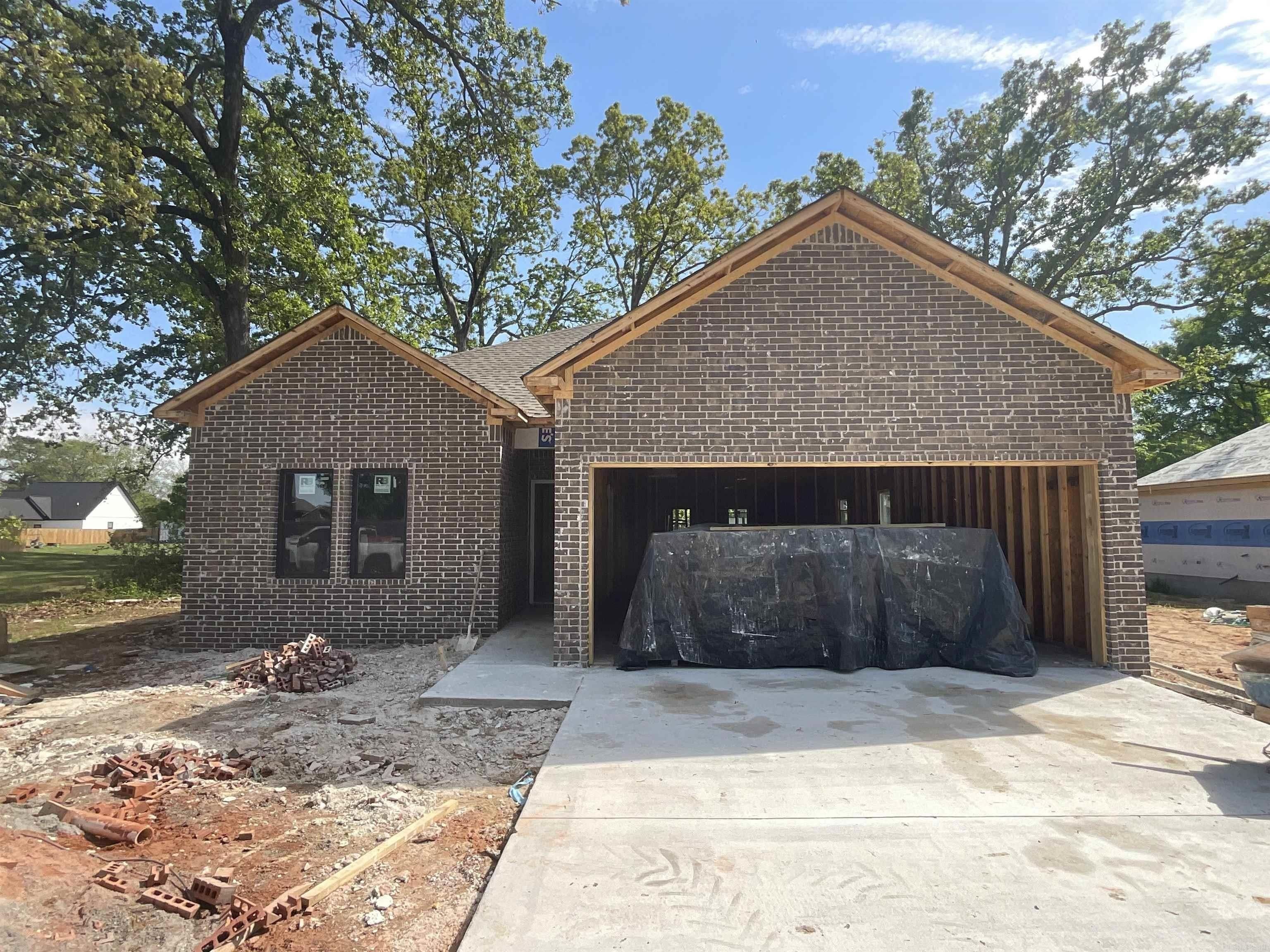 125 Kayla Lane. Lonoke, AR 72086