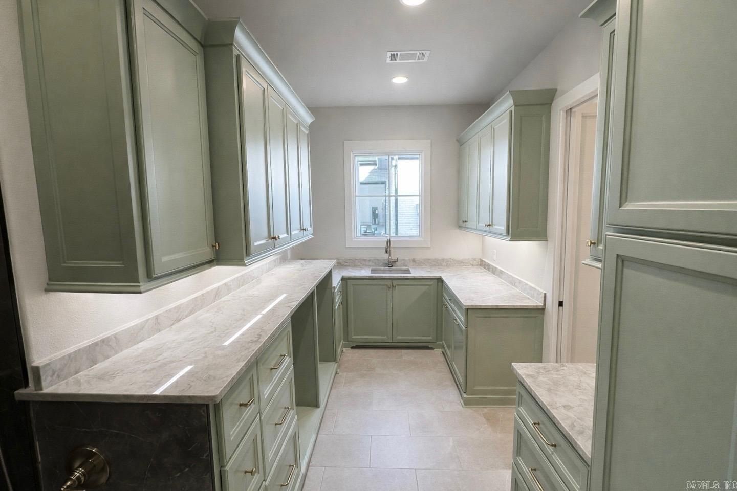 115 Bear Den Court. Little Rock, AR 72223