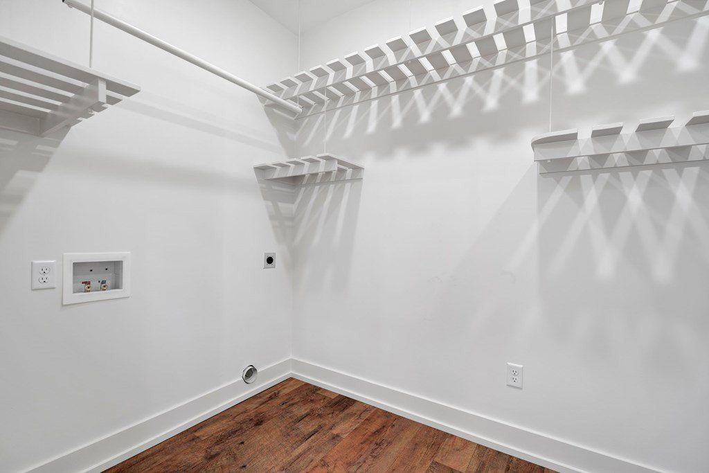 402 San Francisco. Caraway, AR 72419