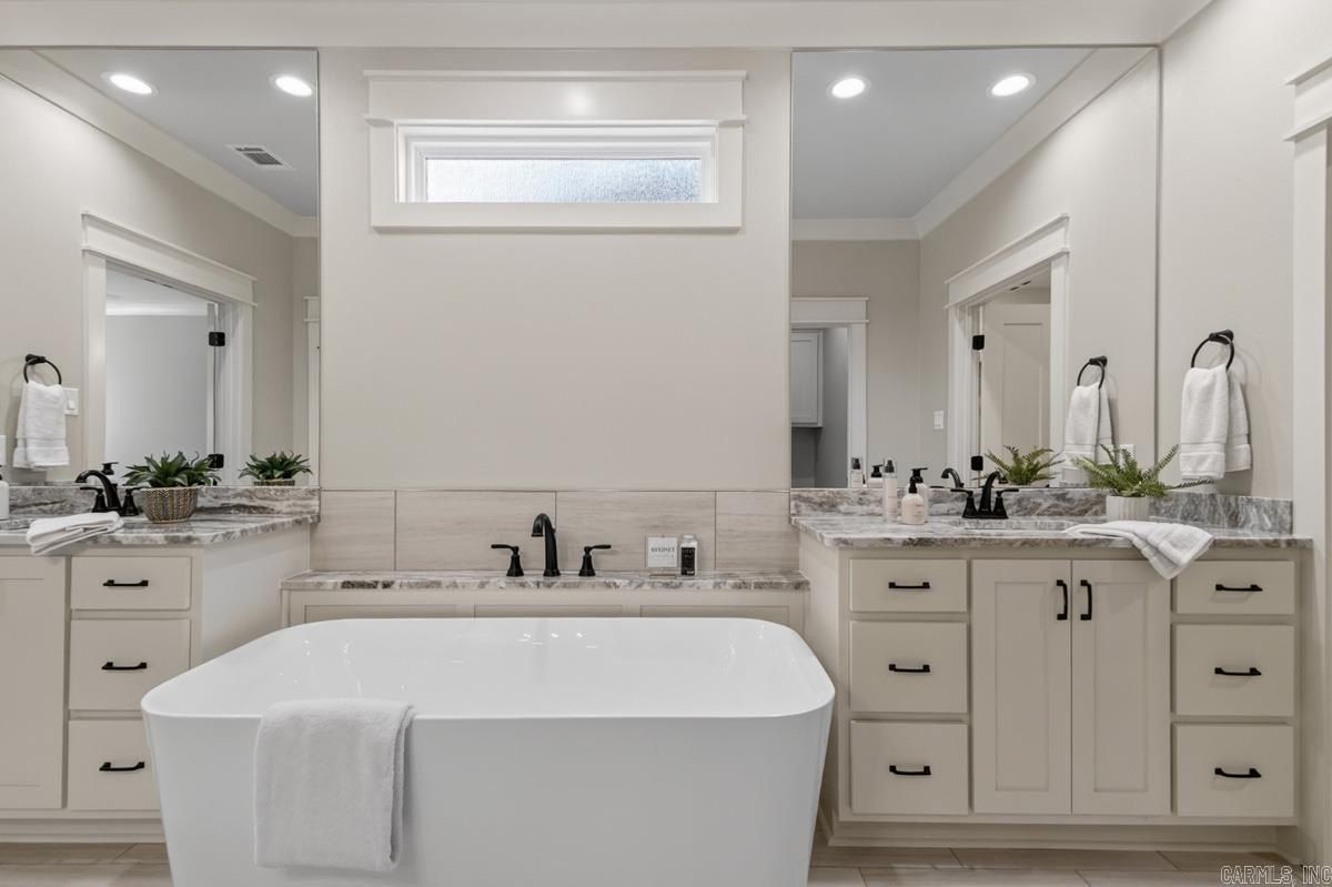 Valley Oak Drive. Sherwood, AR 72120