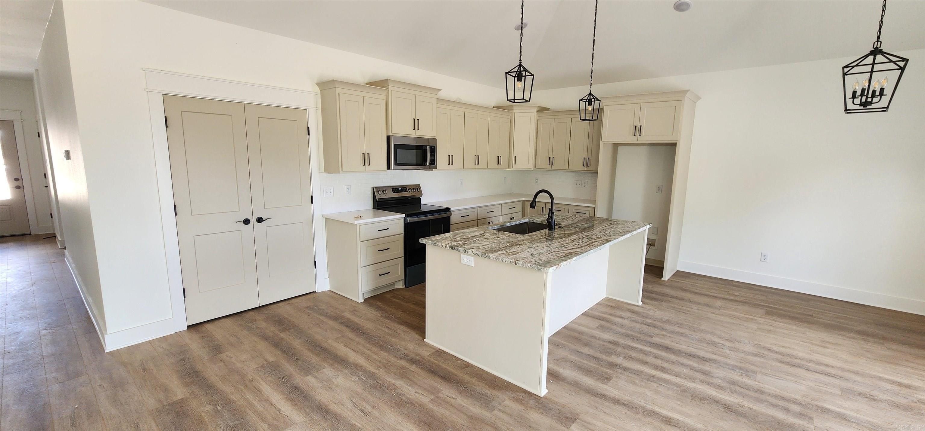 31 High Point Dr. Greenbrier, AR 72058