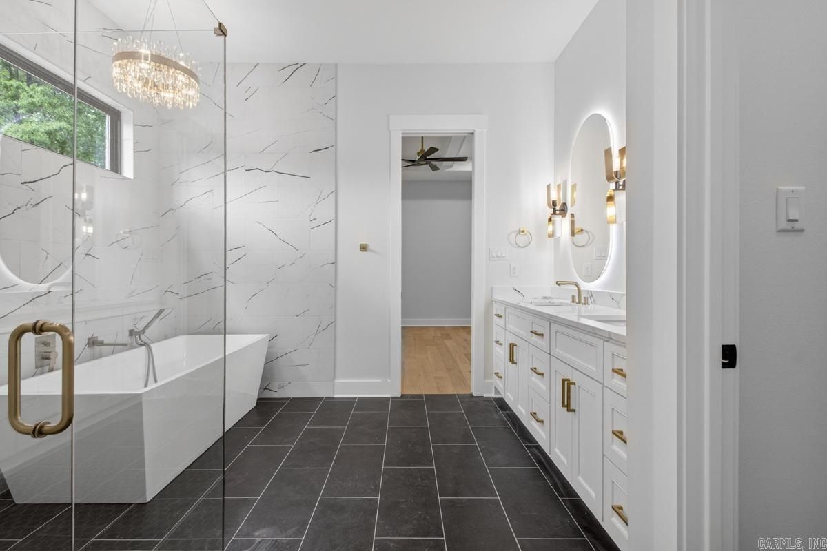 1054 Sungate Drive. Alexander, AR 72002