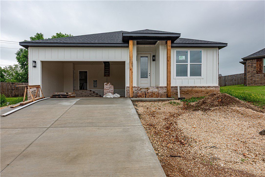 821 Pinnacle Street. Prairie Grove, AR 72753