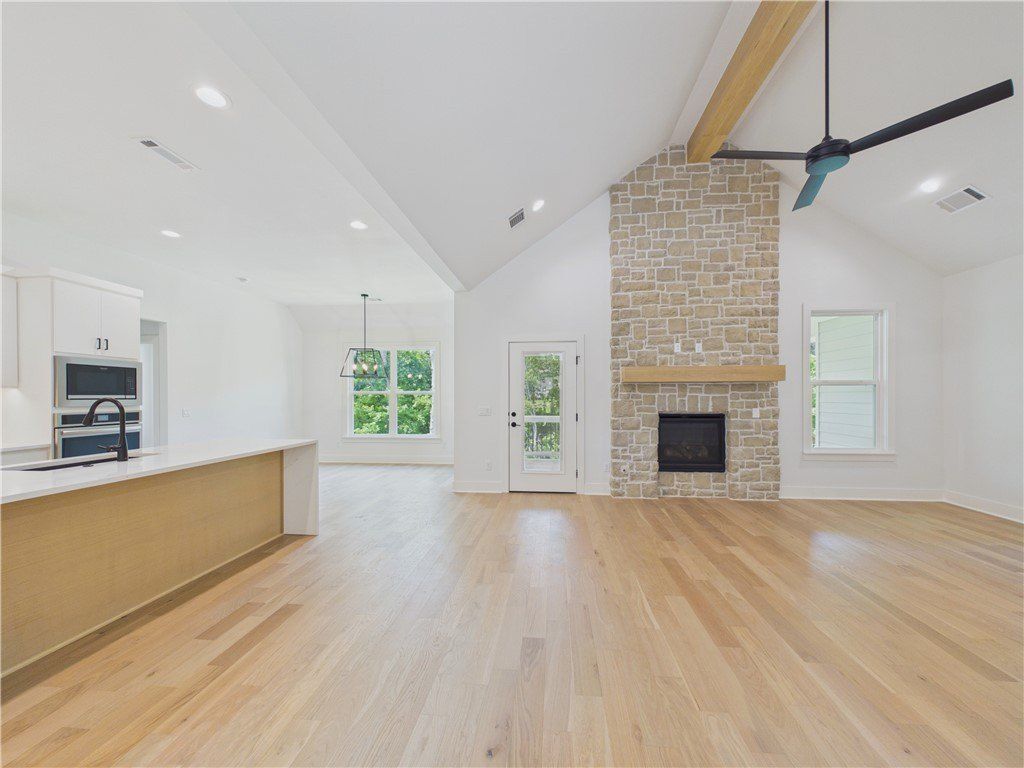 20 Singleton Drive. Bella Vista, AR 72715