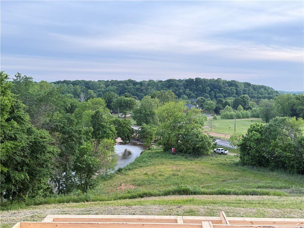 1362 Duffers Court. Cave Springs, AR 72718