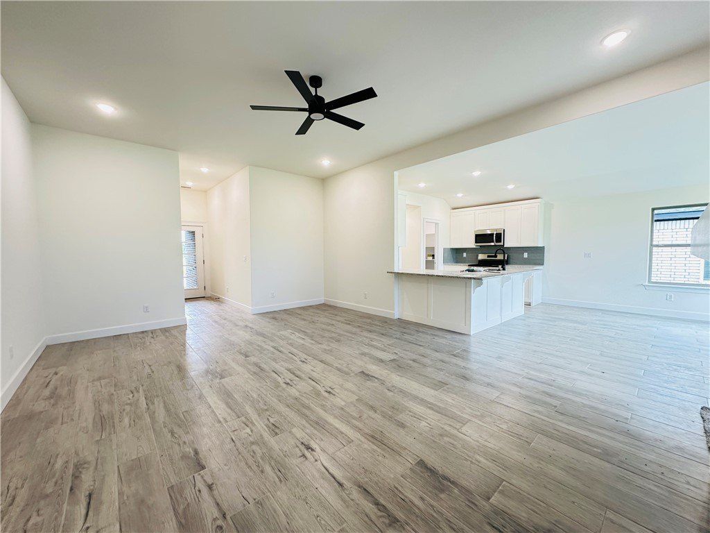 6400 Nw Zella Street. Bentonville, AR 72713