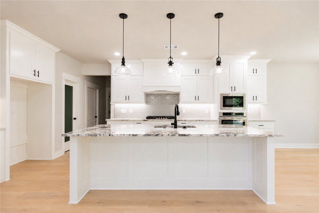 9307 Digby Drive. Gentry, AR 72734