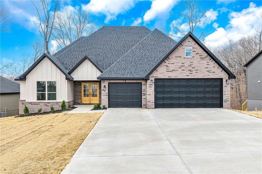 10 York Drive. Bella Vista, AR 72714