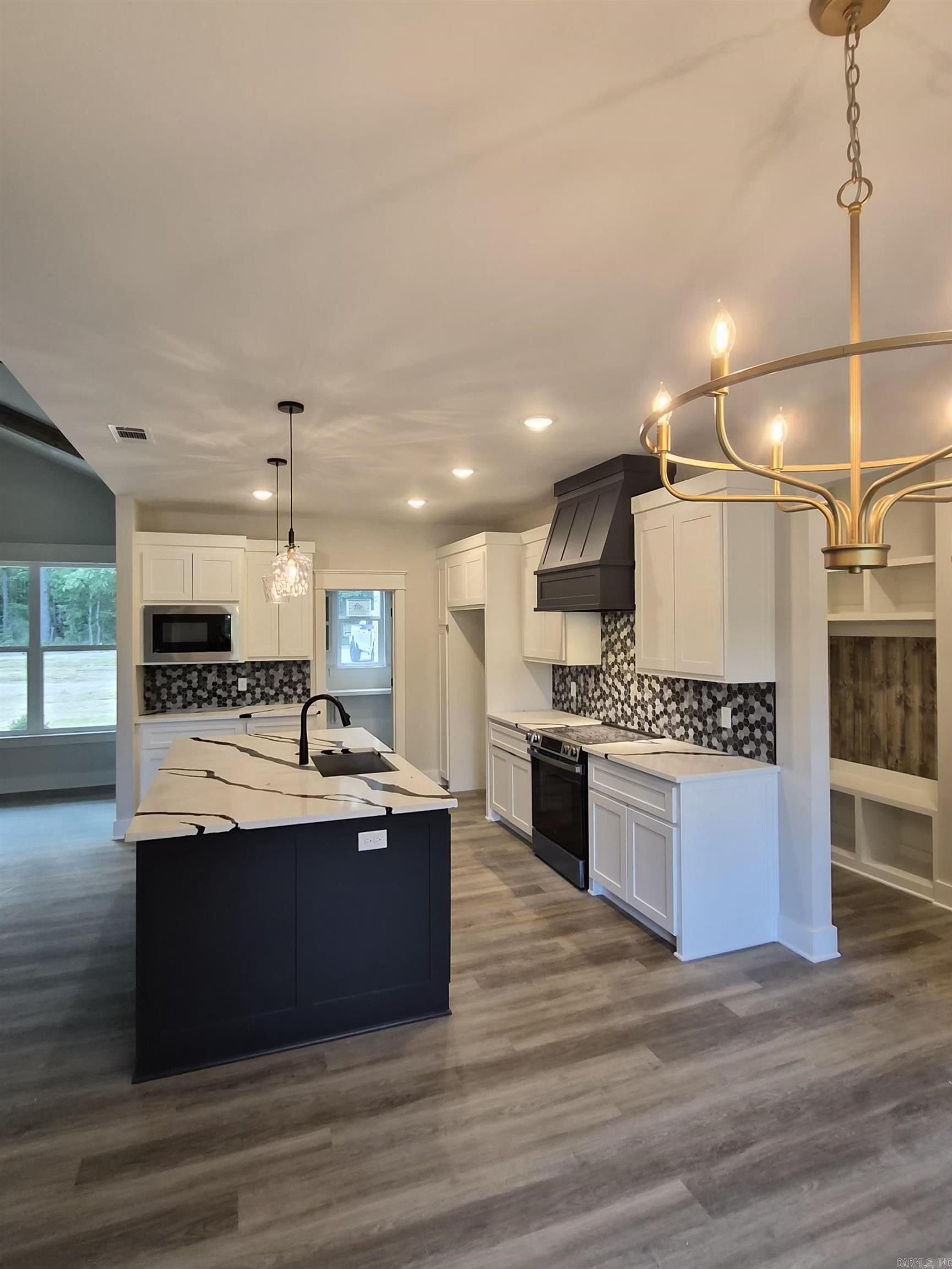 6708 N Detonti Road. Bauxite, AR 72011