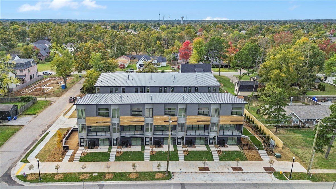 208 Nw 9Th Street. Bentonville, AR 72712