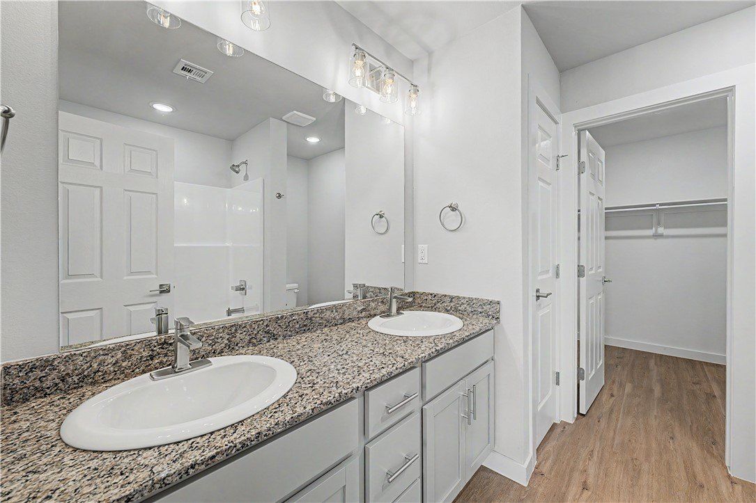 6609  6611 Nw Altus Street. Bentonville, AR 72713