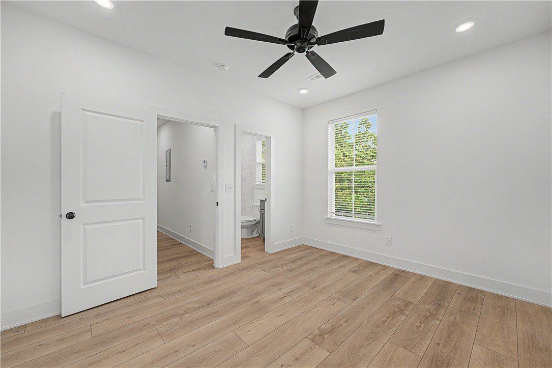 588 S Willow Avenue. Fayetteville, AR 72701