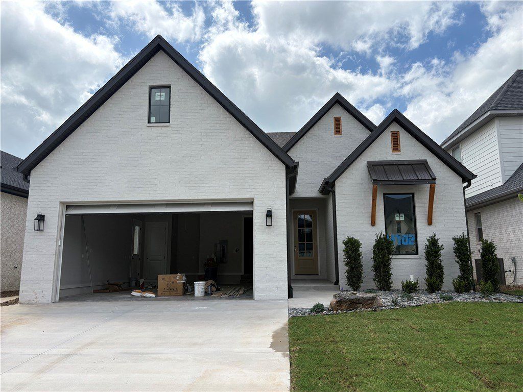 4702 S Fieldcrest Terrace. Rogers, AR 72758