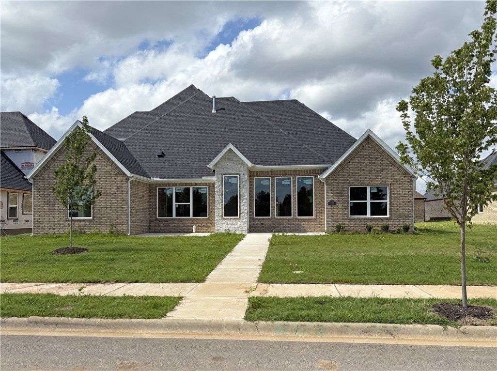 3002 Sw Setting Sun Drive. Bentonville, AR 72713