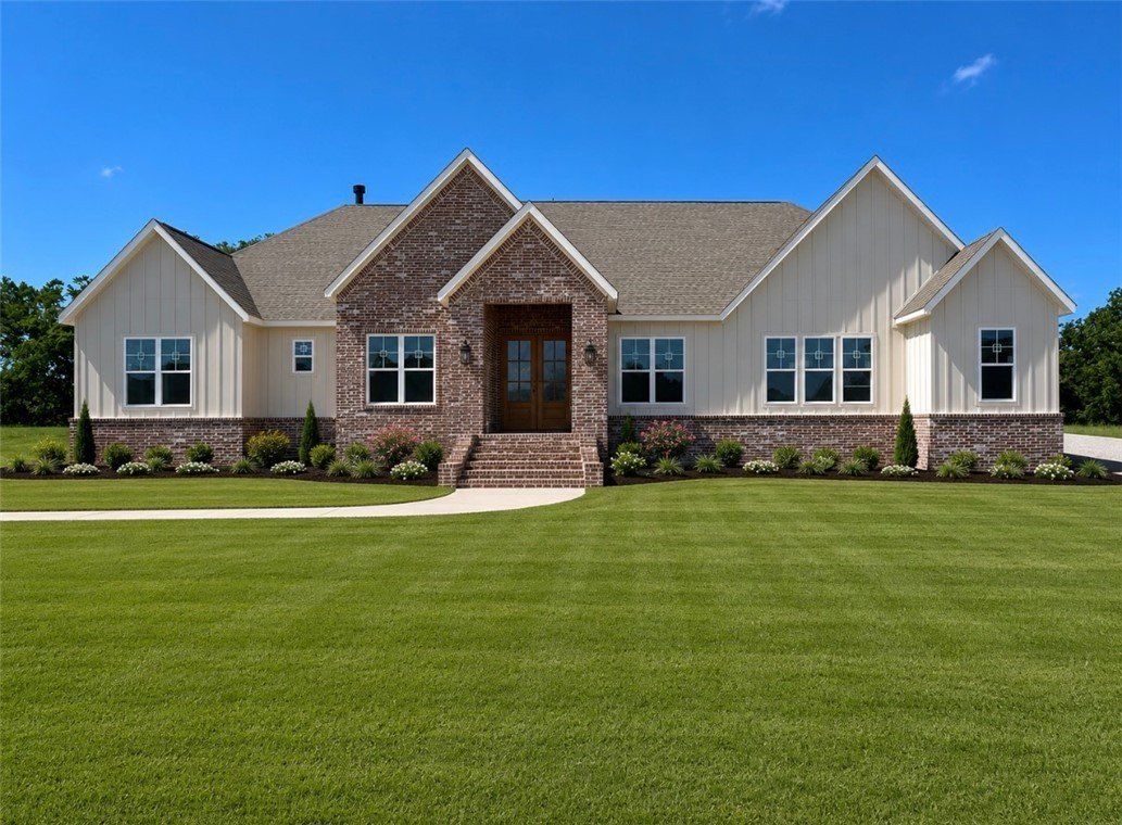 5386 E Three Daughters Landing. Fayetteville, AR 72701