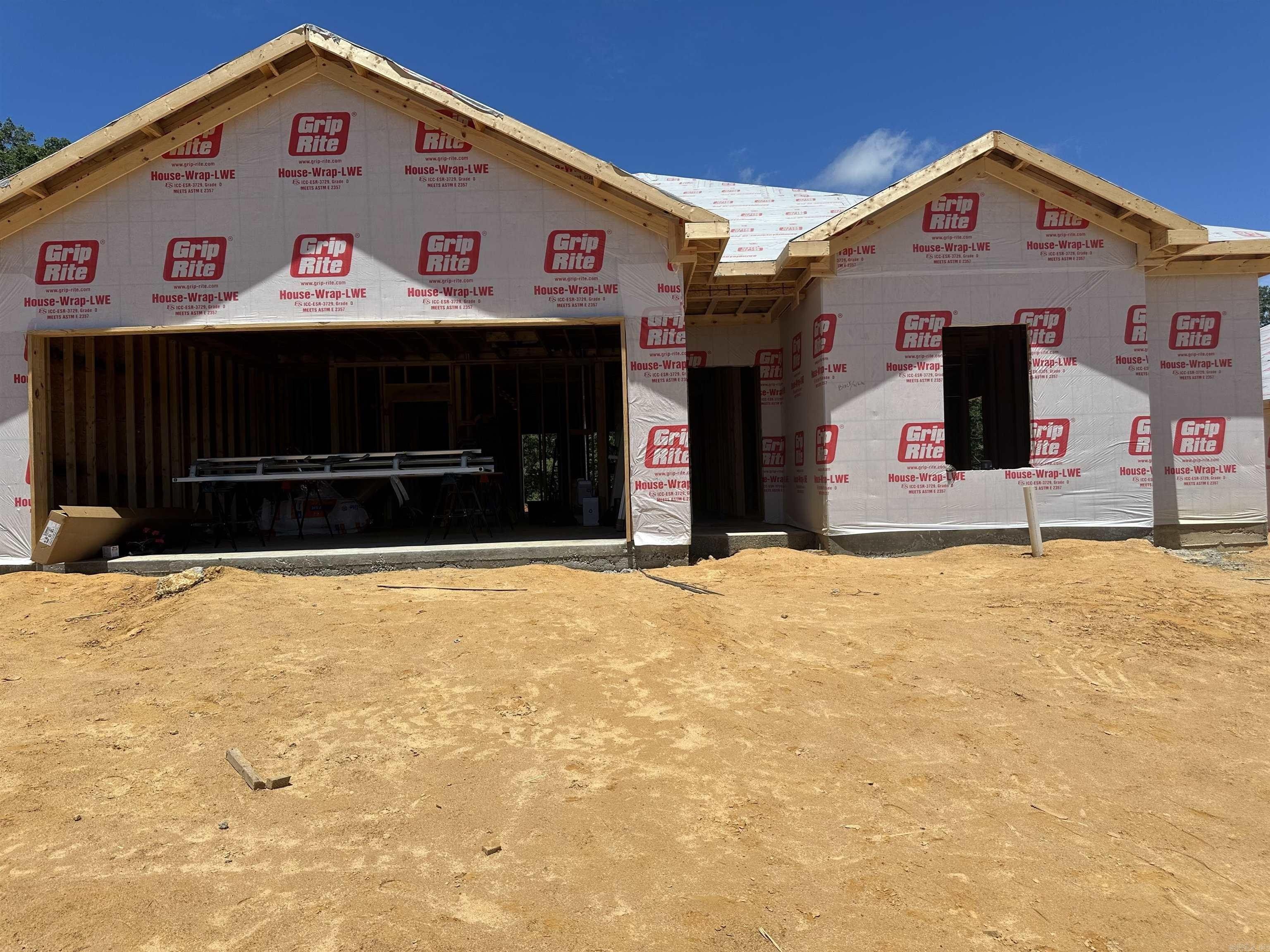 142 Everest Street. Alexander, AR 72002