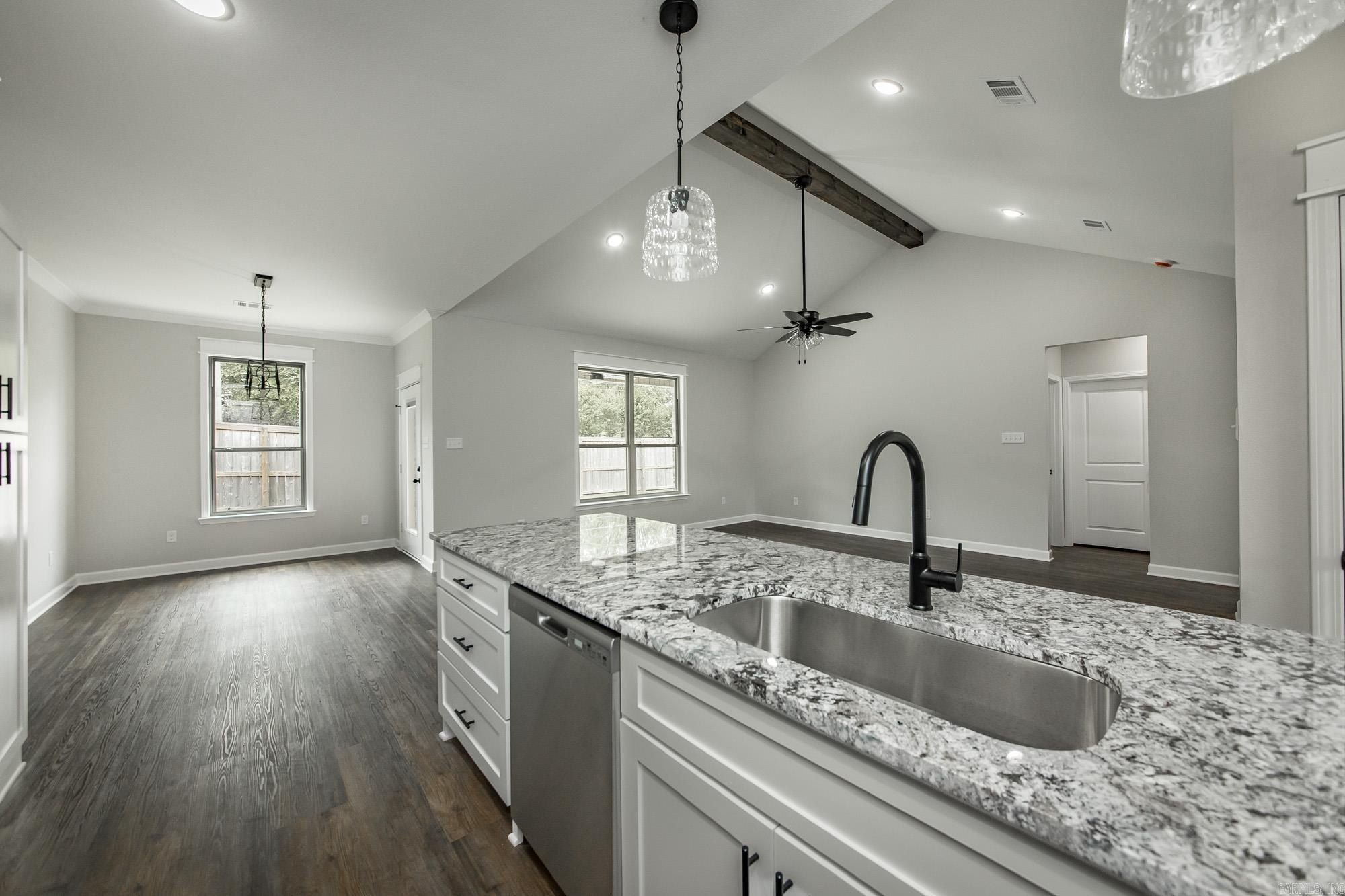 942 Villa Vista Circle. Cabot, AR 72023