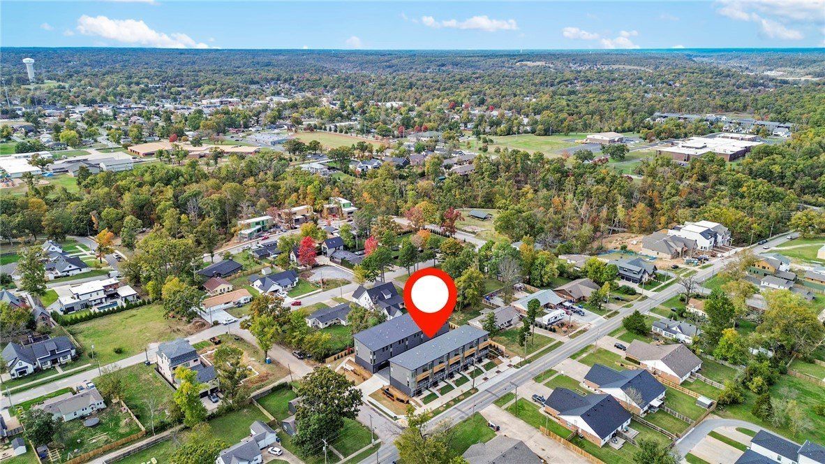 204 Nw 9Th Street. Bentonville, AR 72712