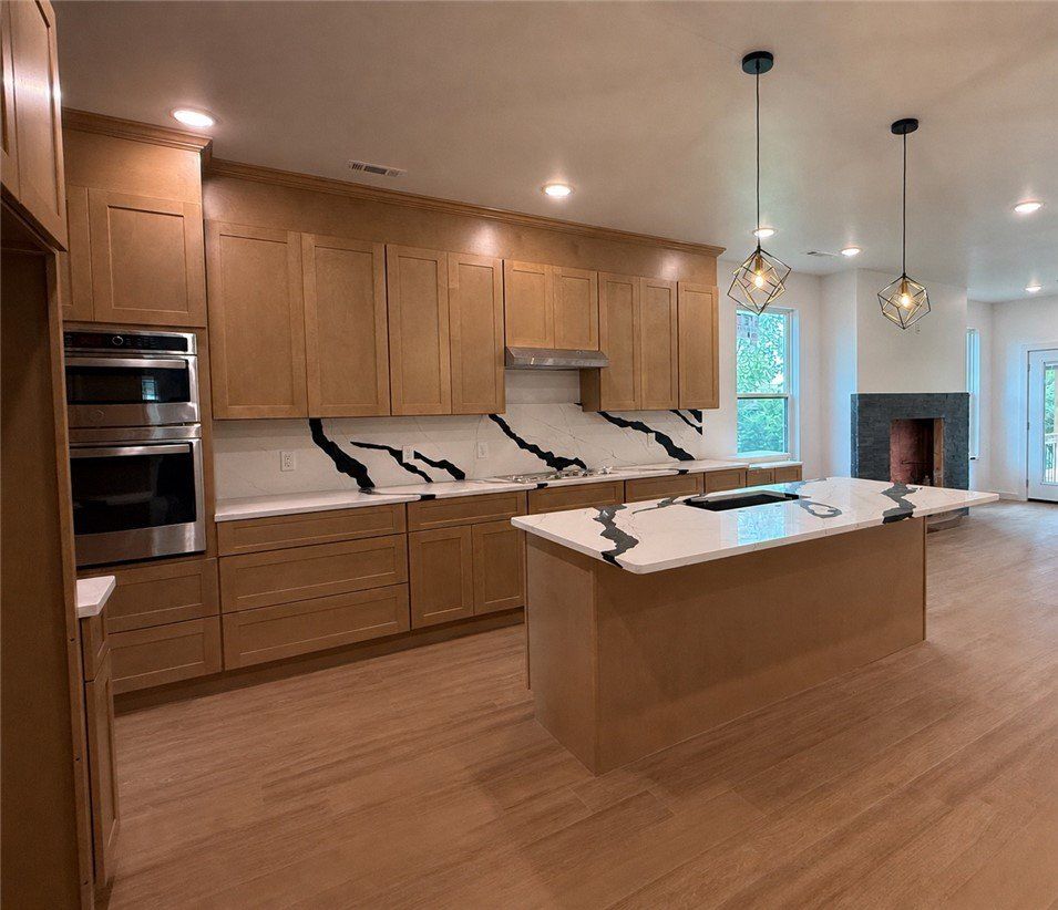 906 W Holly Street. Rogers, AR 72756