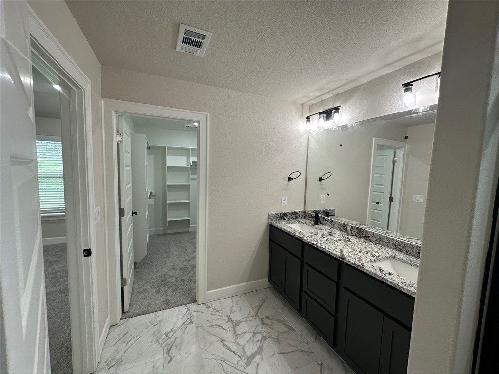 644 Nw 65Th Avenue. Bentonville, AR 72713