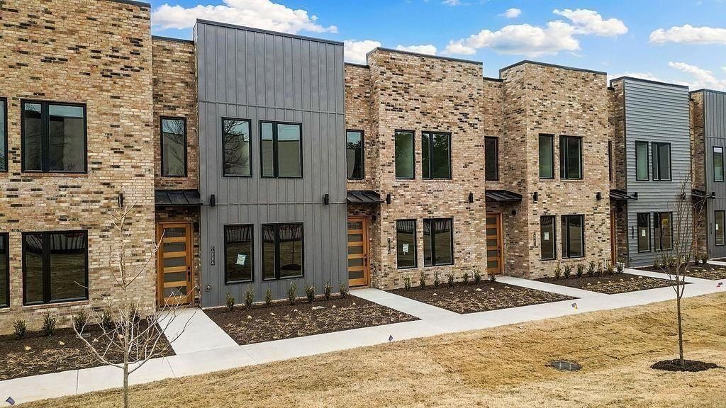 4124 W Olive Street. Rogers, AR 72756