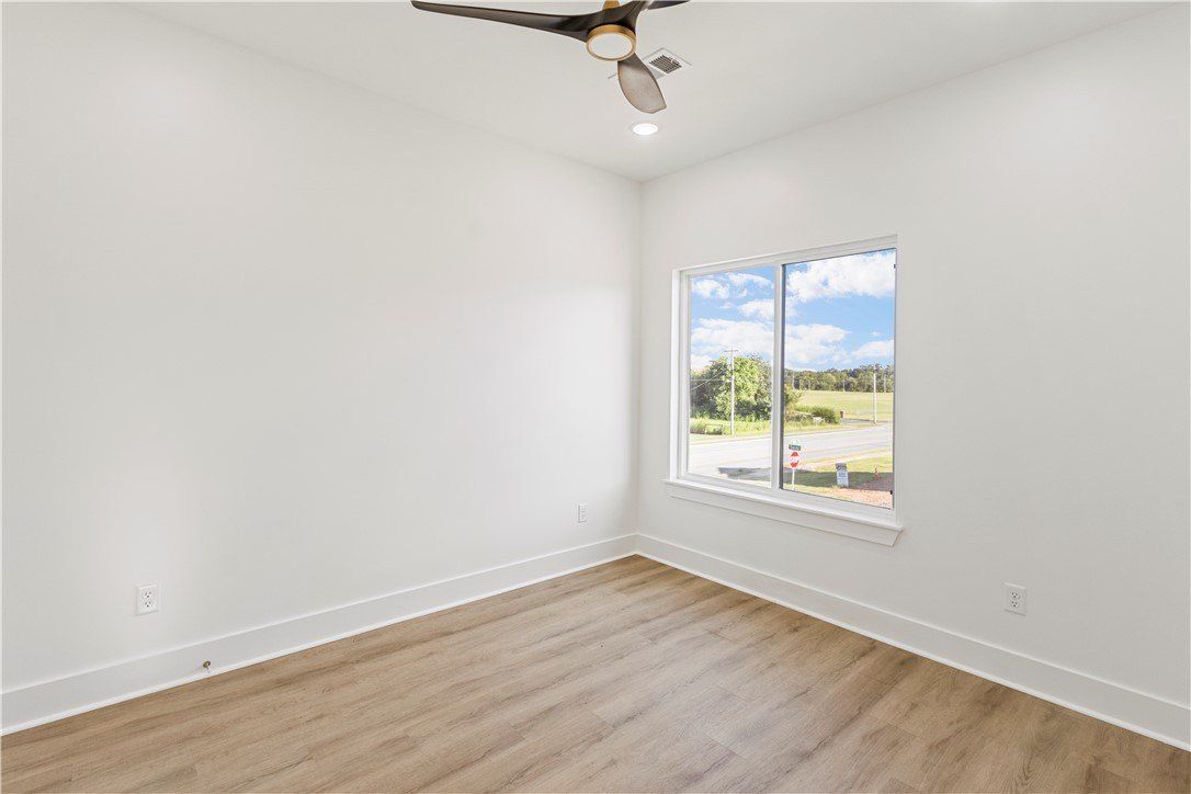 2601 W Bonnie Lane. Rogers, AR 72758