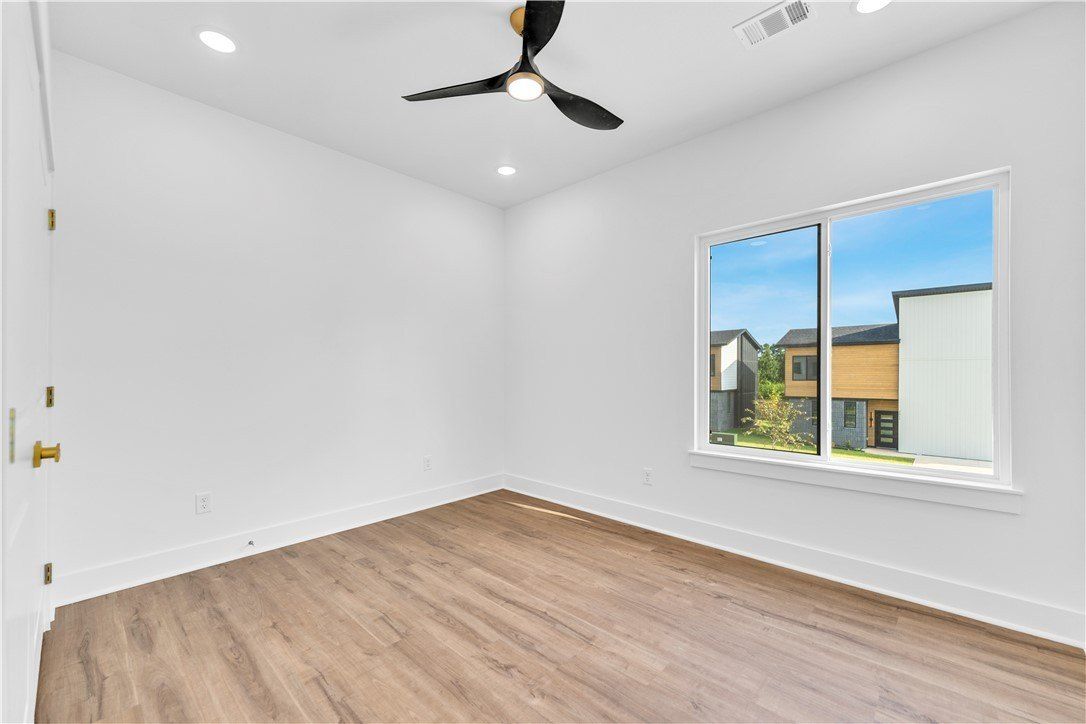 2610 W Bonnie Lane. Rogers, AR 72758