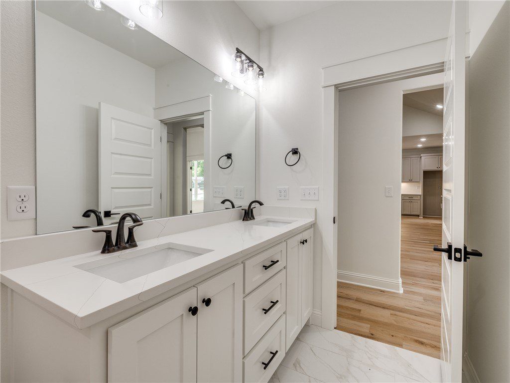 16 Millsap Circle. Bella Vista, AR 72715