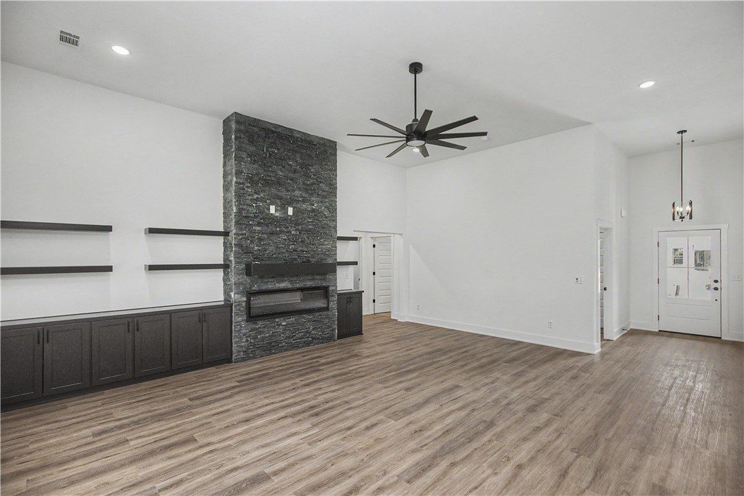 2102 N Dagan Street. Siloam Springs, AR 72761