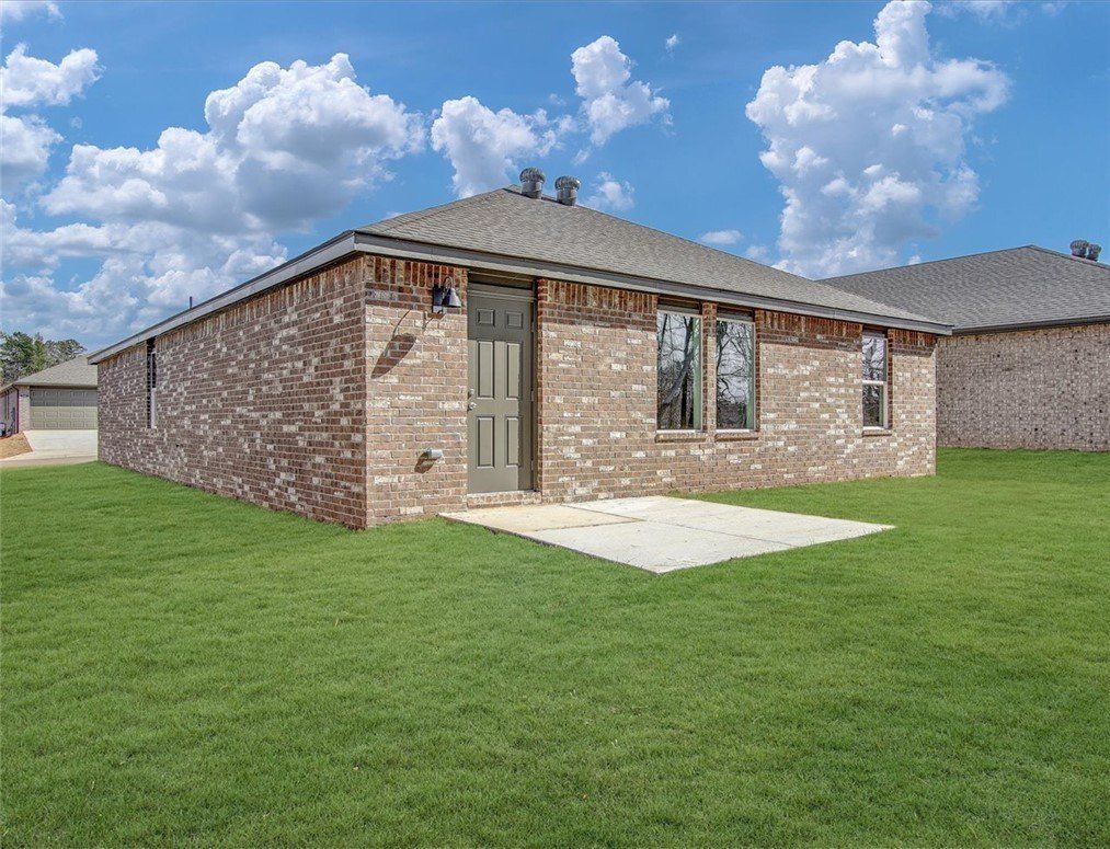 606 Sw Benton Avenue. Gravette, AR 72736