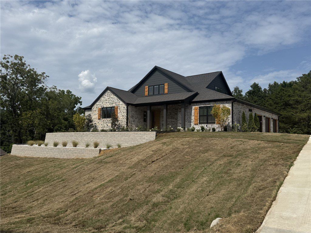 586 Winding Spring Drive. Fayetteville, AR 72703