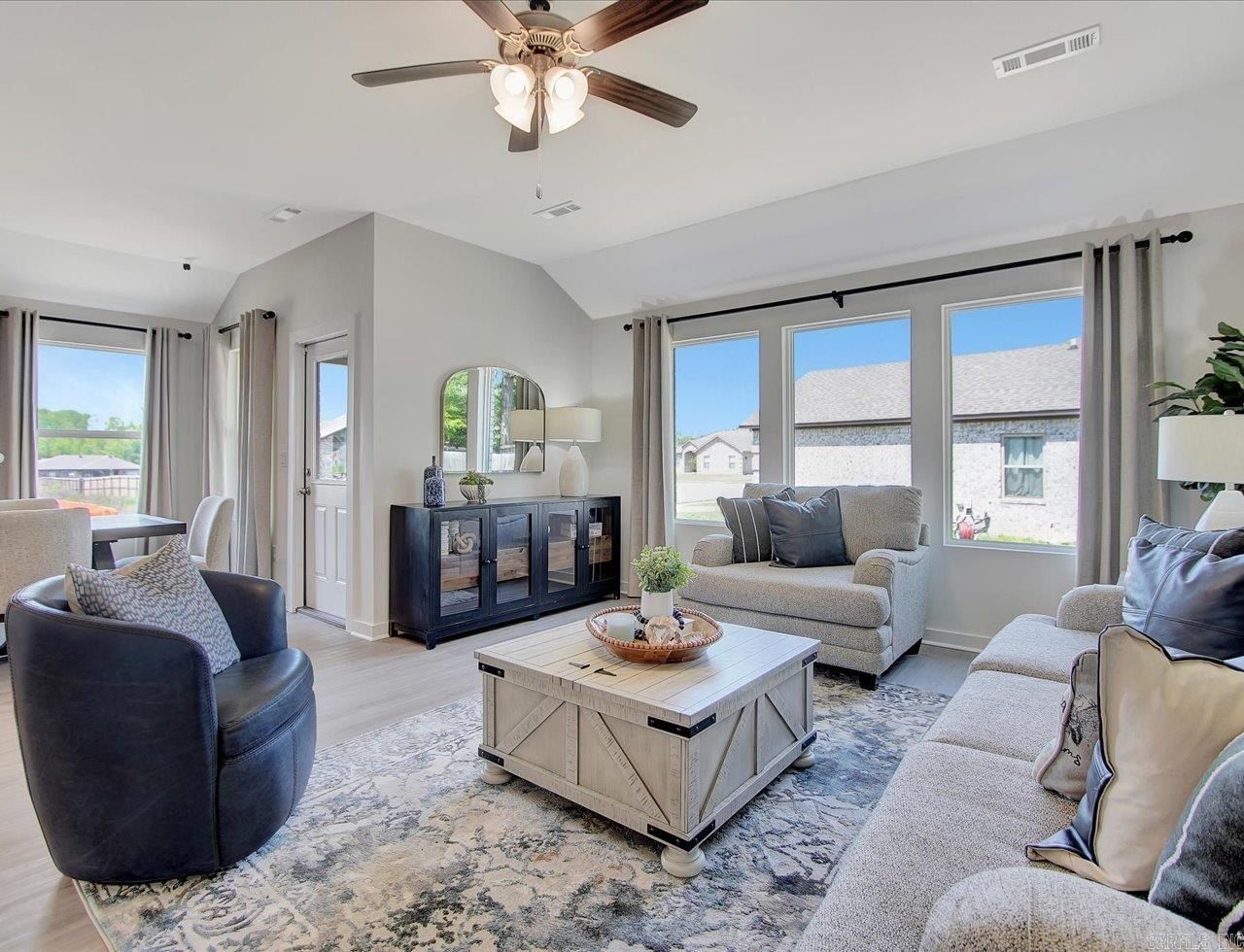 53 Wolfsbridge Loop. Cabot, AR 72023