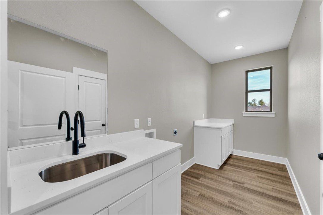 212 Oneal. Elkins, AR 72727
