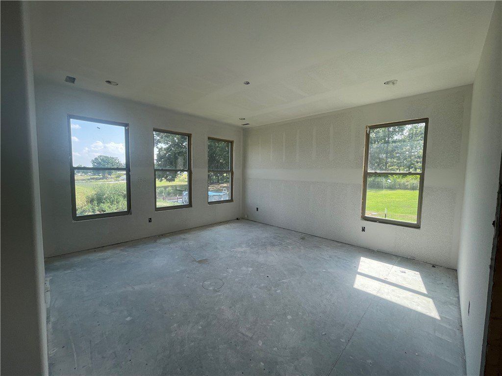 1039 Nw Vaughn Road. Bentonville, AR 72713