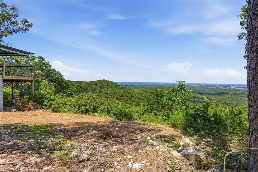 976 County Road 220. Eureka Springs, AR 72631