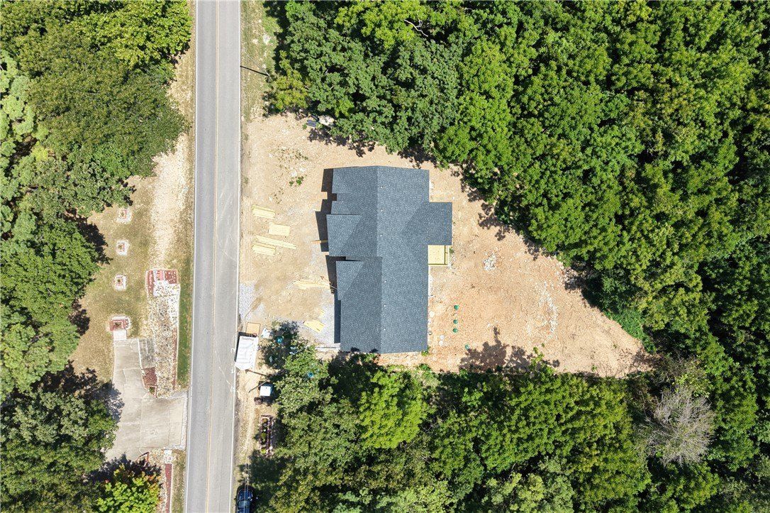 111 Scotsdale Drive. Bella Vista, AR 72715