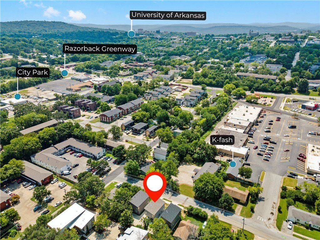 978 W Holly Street. Fayetteville, AR 72703