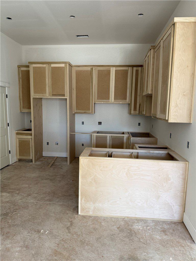 2286 W Pinehills Drive. Fayetteville, AR 72704