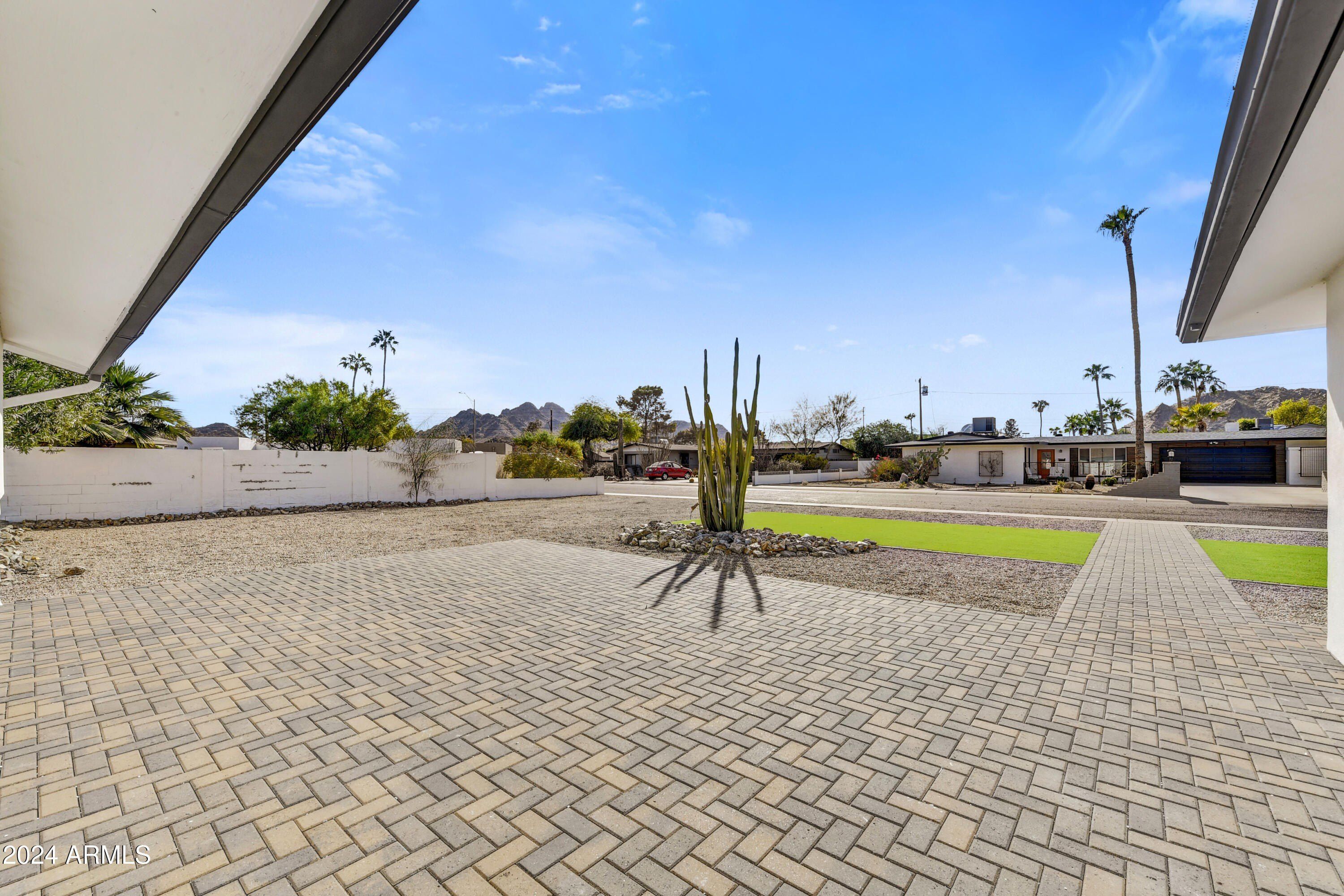 2826 E Turquoise Drive. Phoenix, AZ 85028