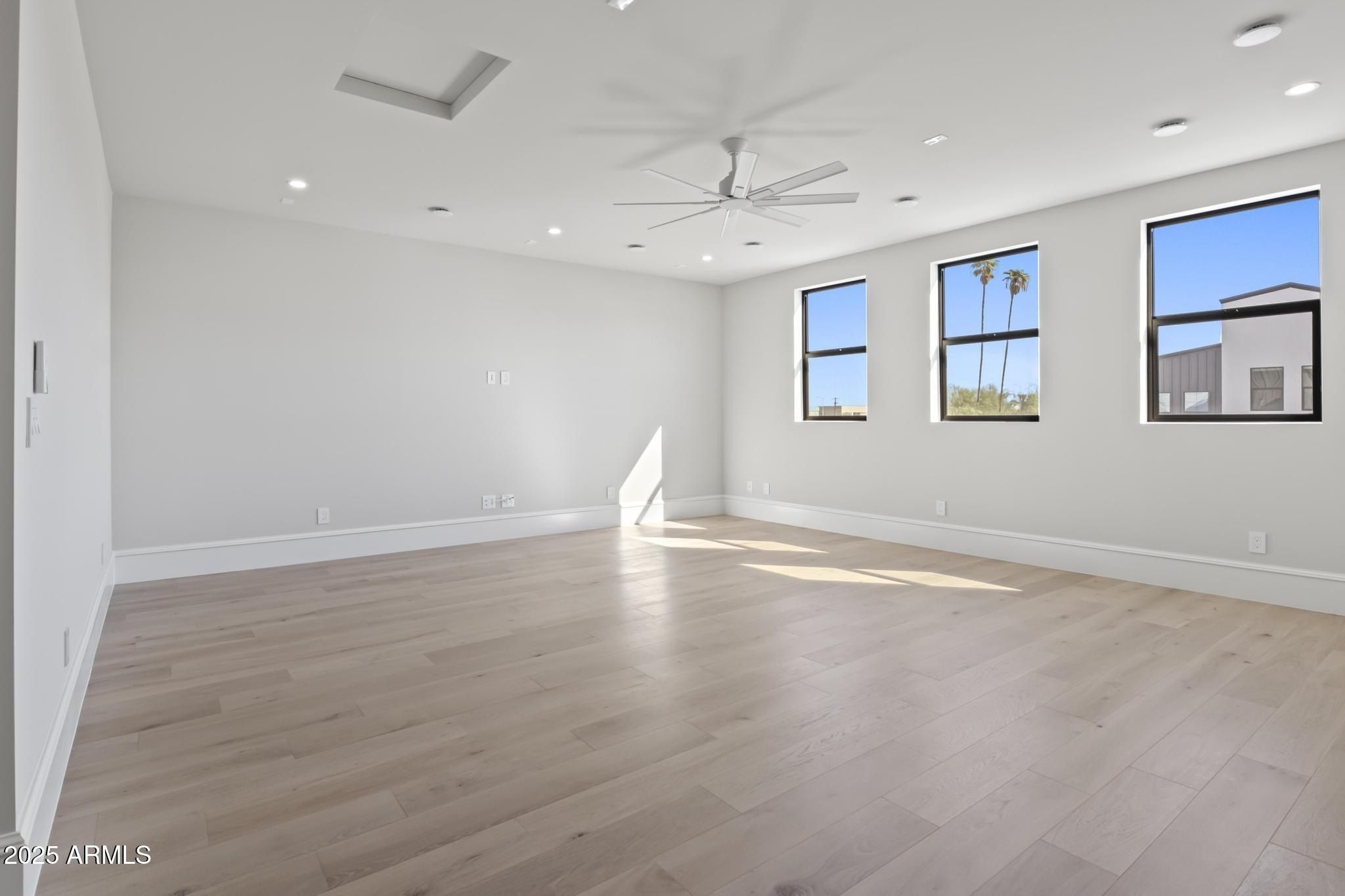 8503 S 9Th Drive. Phoenix, AZ 85041
