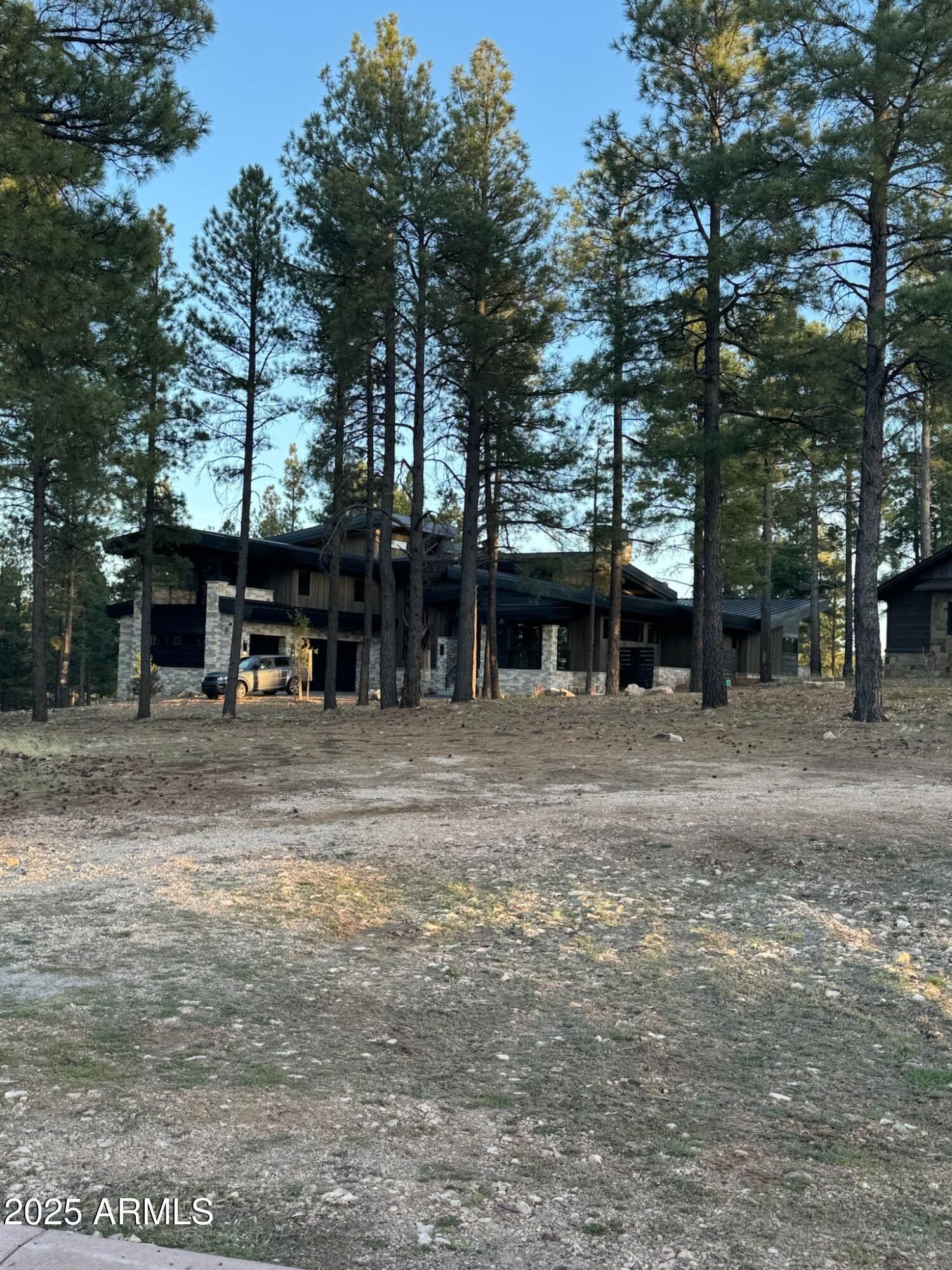 2911 S Solitaries Canyon Drive. Flagstaff, AZ 86005